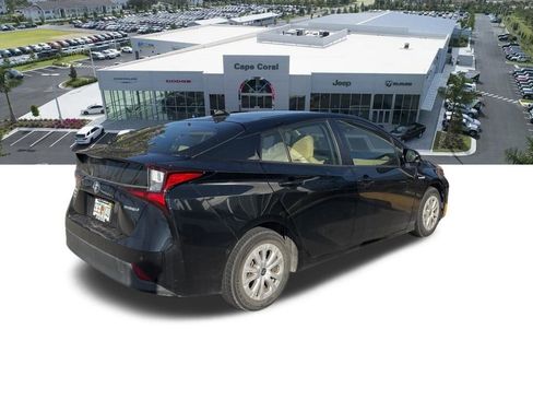 Used 2021 Toyota Prius LE image 3