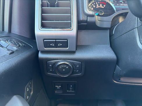 Used 2019 Ford F150 Platinum w/ Equipment Group 701A Luxury AWD/4WD image 19