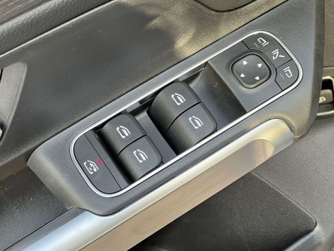 Used 2026 Mercedes-Benz GLB 250 4MATIC image 13