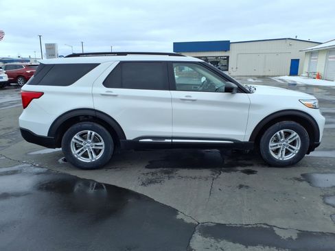 Used 2023 Ford Explorer XLT w/ Equipment Group 202A image 7