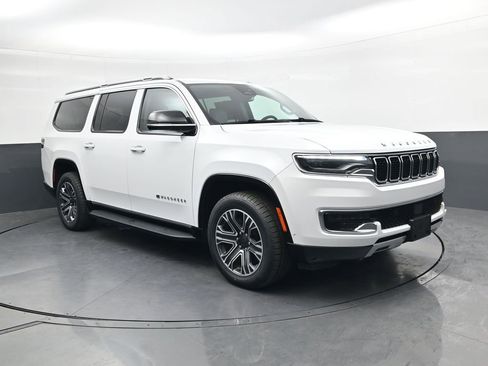 Used 2024 Jeep Wagoneer L Series II w/ Flexible Seating Group image 1