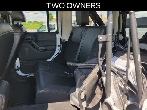 Used 2017 Jeep Wrangler Unlimited Sahara AWD/4WD image 9