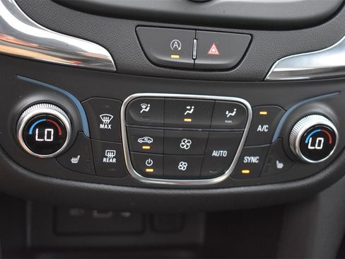 Used 2022 Chevrolet Equinox LT image 32