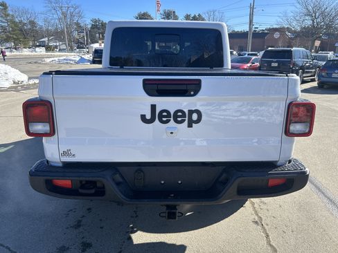 Used 2025 Jeep Gladiator Sport image 6