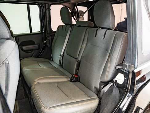Used 2024 Jeep Wrangler Unlimited AWD/4WD image 43