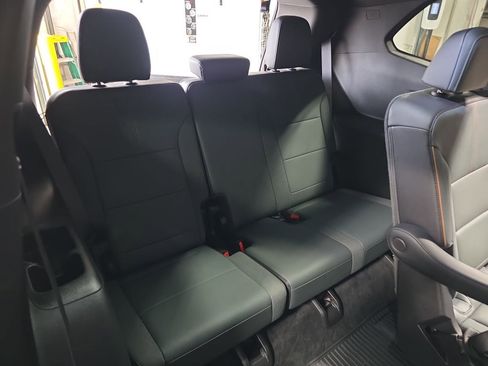 Used 2024 GMC Acadia AT4 w/ Luxury Package image 12