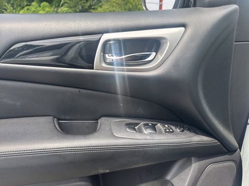 Used 2018 Nissan Pathfinder S FWD image 13