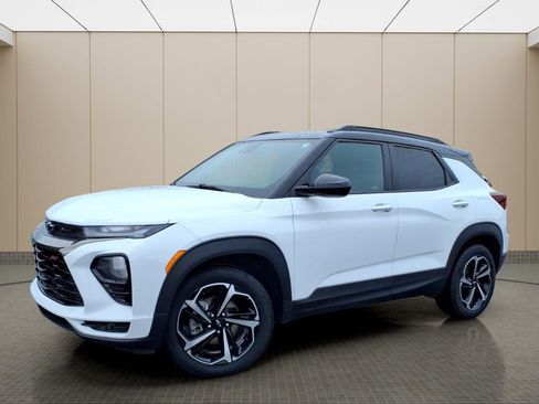 Used 2021 Chevrolet TrailBlazer RS w/ Sun and Liftgate Package AWD/4WD image 2