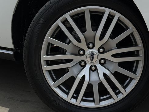 Used 2023 Ford Expedition Limited RWD image 11