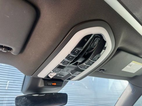 Certified 2023 Porsche Macan AWD/4WD image 34
