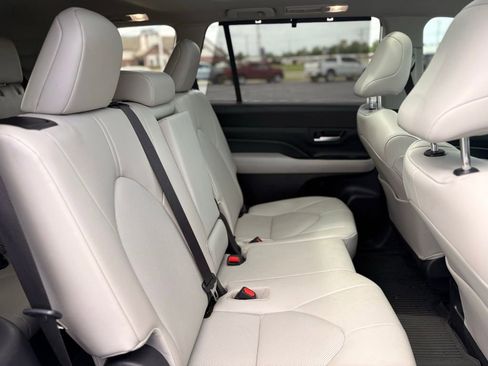 Used 2026 Toyota Grand Highlander FWD image 17