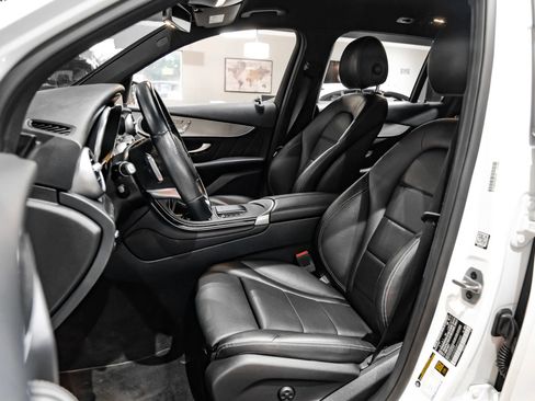 Used 2021 Mercedes-Benz GLC 300 image 33