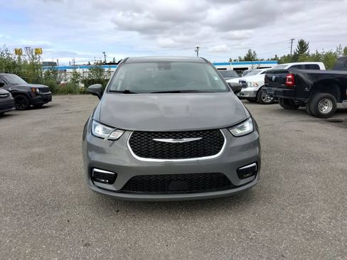 Certified 2023 Chrysler Pacifica Touring-L FWD image 3