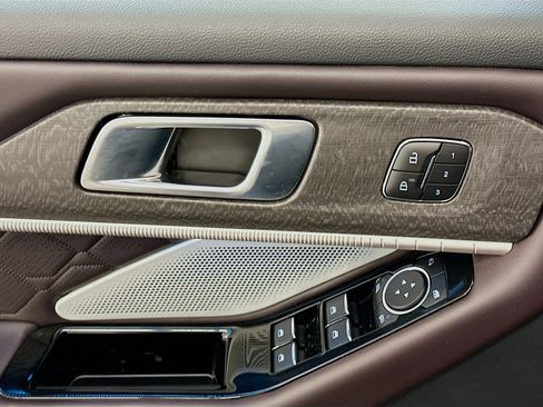 Used 2025 Ford Explorer Platinum w/ LUX Leather Package image 15