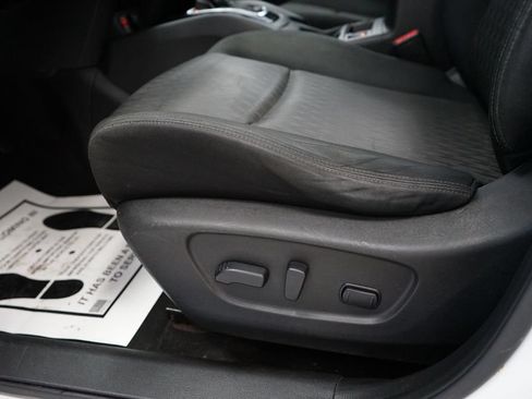 Used 2017 Nissan Rogue SV AWD/4WD image 27