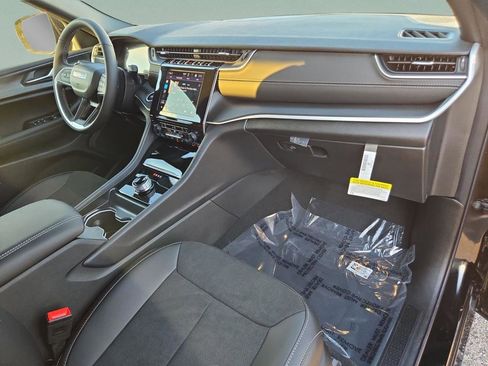 New 2025 Jeep Grand Cherokee Altitude RWD image 30
