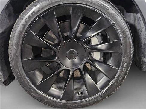 Used 2020 Tesla Model Y Long Range image 22