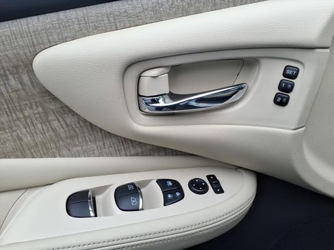 Used 2024 Nissan Murano SL image 6