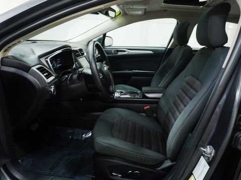 Used 2019 Ford Fusion SE image 10