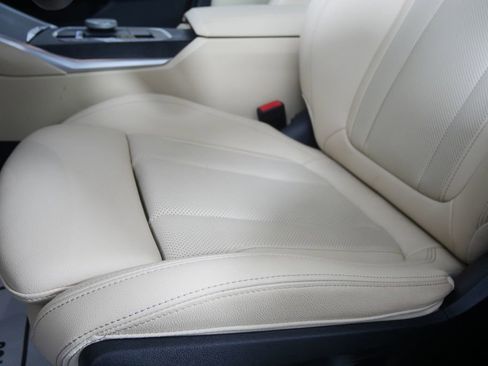Used 2023 BMW 330i Sedan w/ Premium Package RWD image 8