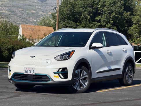 Used 2020 Kia Niro EX w/ Cold Weather Package FWD image 1