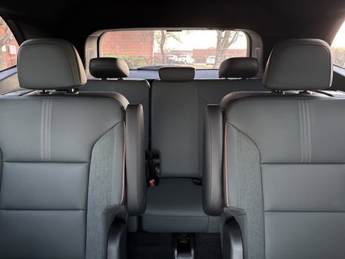 Used 2026 GMC Acadia AT4 image 18