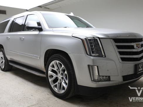 Used 2015 Cadillac Escalade ESV Luxury RWD image 6