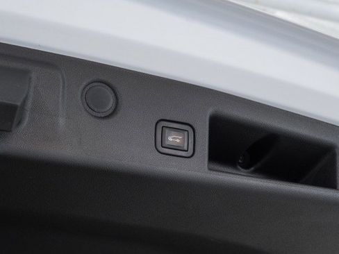 Used 2022 Chevrolet Equinox LT w/ Driver Convenience Package image 56