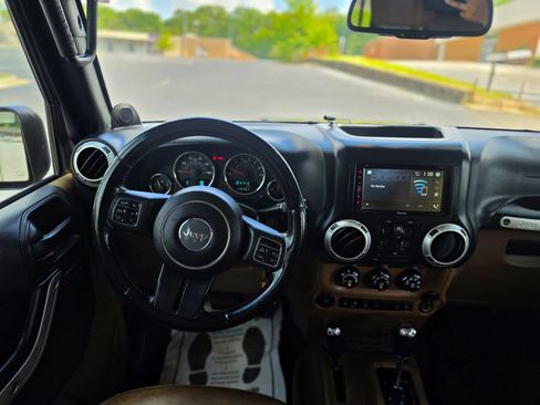 Used 2014 Jeep Wrangler Unlimited Sahara w/ Dual Top Group AWD/4WD image 14