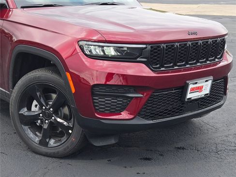 New 2025 Jeep Grand Cherokee Altitude image 2