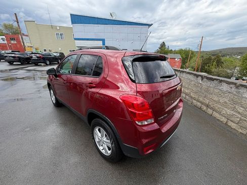 Used 2022 Chevrolet Trax LT w/ LT Convenience Package AWD/4WD image 3