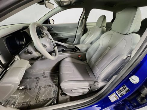 Used 2023 Hyundai Elantra SE FWD image 19