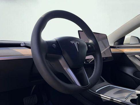 Used 2021 Tesla Model 3 Standard Range Plus image 34