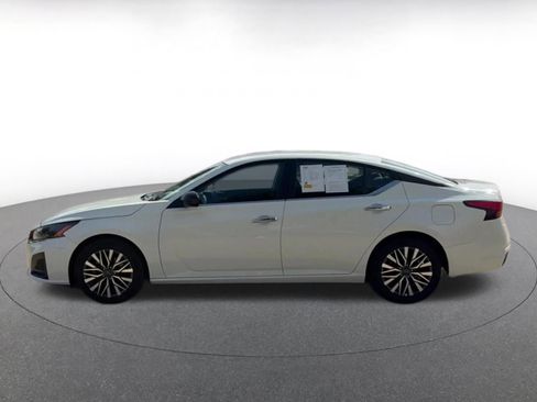Used 2025 Nissan Altima 2.5 SV FWD image 9