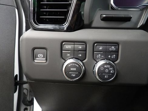 Used 2025 GMC Sierra 1500 AT4 w/ Technology Package AWD/4WD image 54