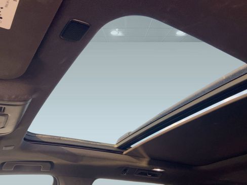 Used 2021 Chevrolet Tahoe Z71 image 14