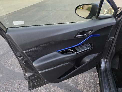 Used 2021 Toyota C-HR XLE image 16