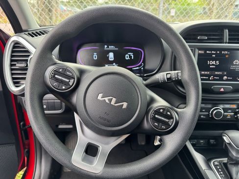 Used 2025 Kia Soul LX w/ LX Technology Package image 23
