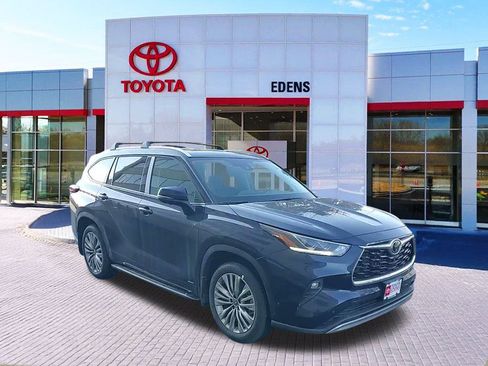 New 2026 Toyota Highlander Platinum image 1