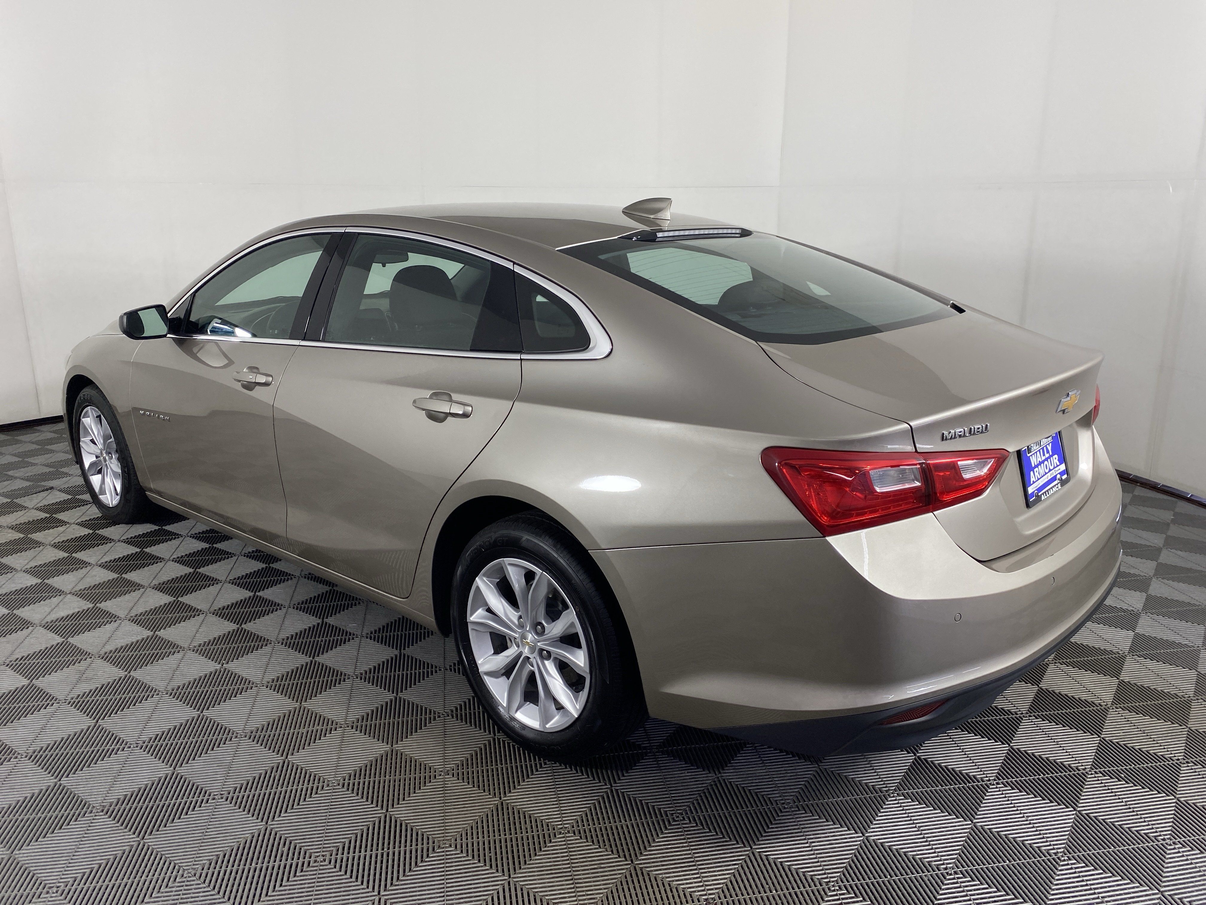 Used 2025 Chevrolet Malibu LT FWD image 9