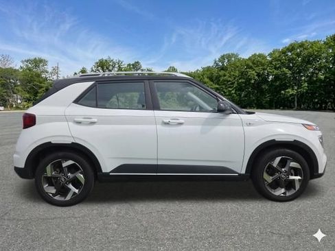 Used 2023 Hyundai Venue Limited FWD image 9