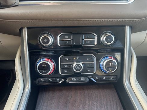 Used 2021 GMC Yukon Denali w/ Denali Premium Package image 4