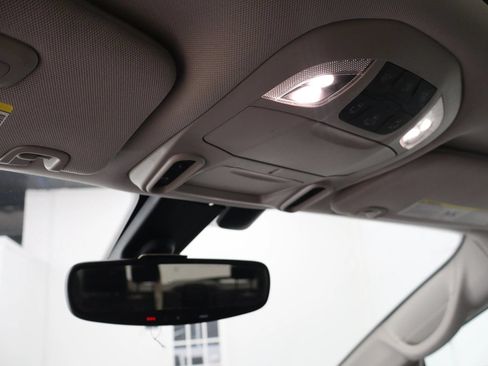 Used 2019 Chrysler Pacifica Limited FWD image 27
