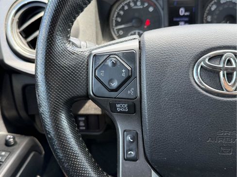 Used 2021 Toyota Tacoma TRD Off-Road w/ Technology Package AWD/4WD image 17