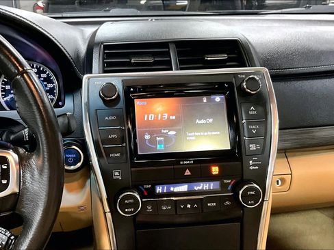 Used 2017 Toyota Camry XLE image 7