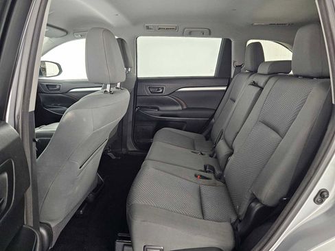 Used 2015 Toyota Highlander LE image 18