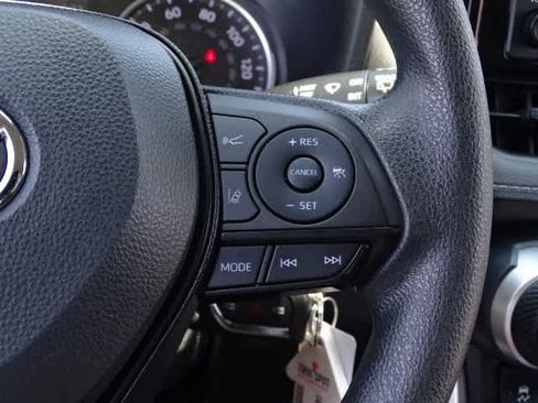 Used 2022 Toyota RAV4 LE AWD/4WD image 35