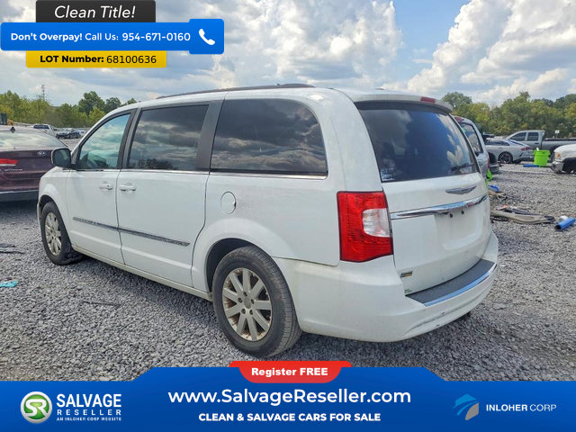 Used 2015 Chrysler Town & Country Touring FWD image 3