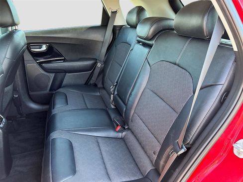 Used 2020 Kia Niro Touring image 25