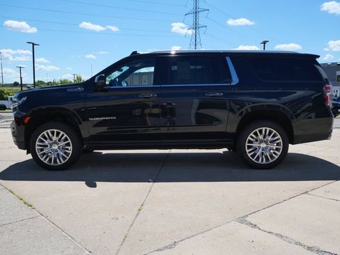 Used 2023 Chevrolet Suburban High Country AWD/4WD image 4
